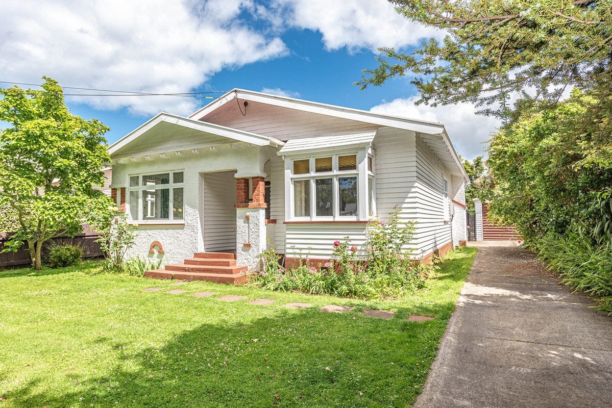 10 Godwin Crescent, College Estate, Whanganui - Carousel 1