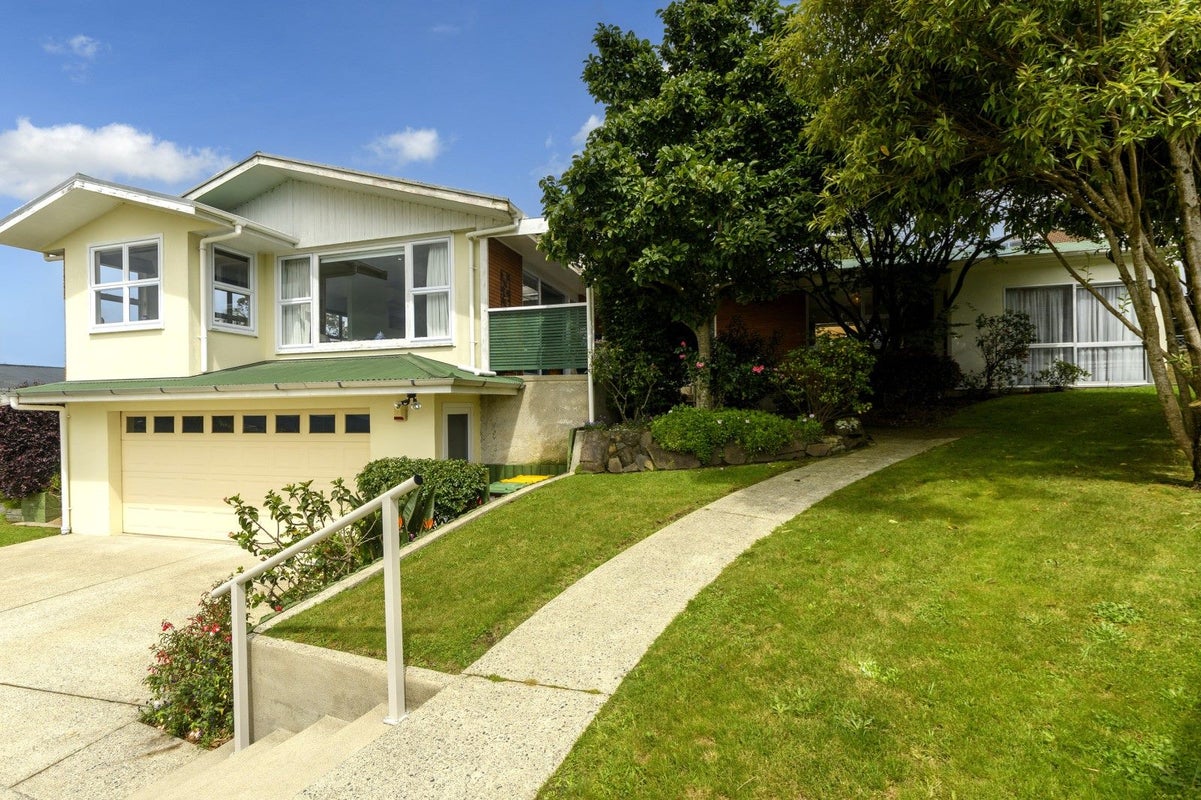 24 Highfield Crescent, Brookfield, Tauranga - Carousel 1
