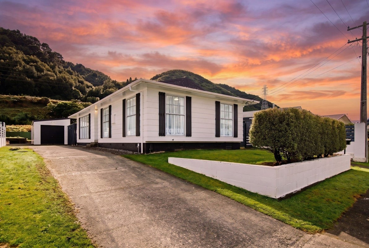 45 Hartford Crescent, Totara Park, Upper Hutt - Carousel 1