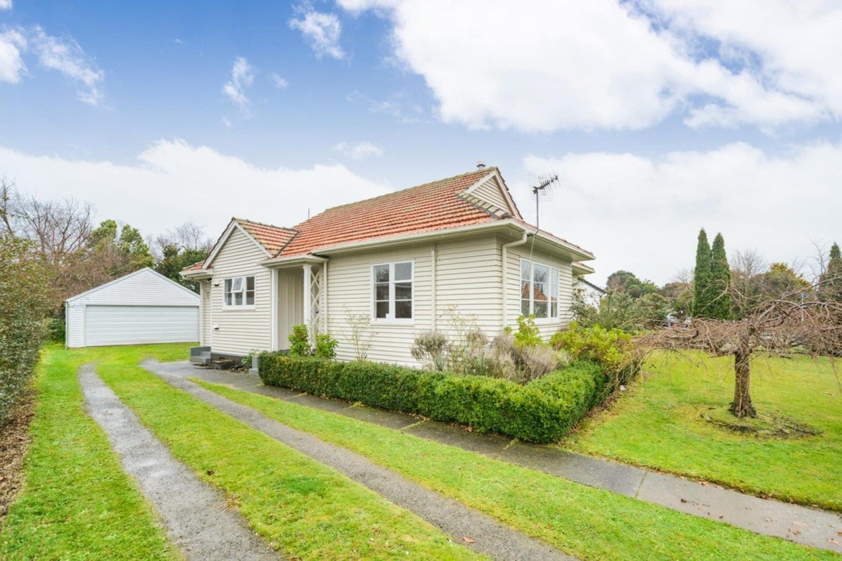 4 Savage Crescent, West End, Palmerston North - Carousel 12