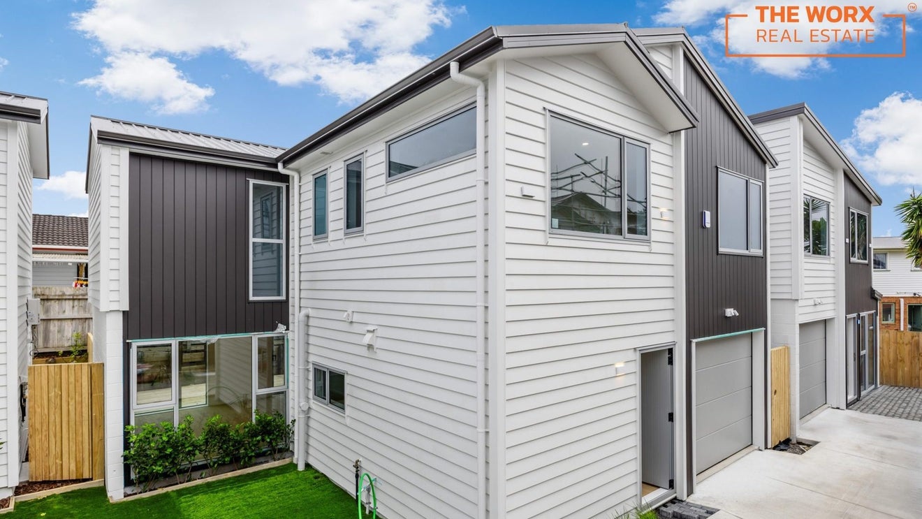 18B Kimber Hall Avenue, Mount Roskill, Auckland - Carousel 1