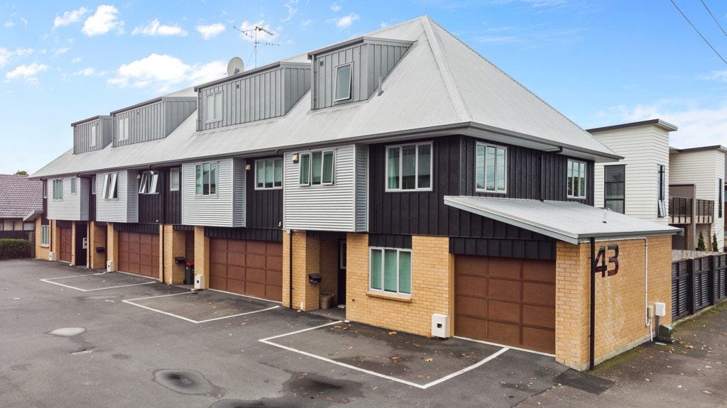 43C Cook Street, Hamilton East, Hamilton - Carousel 1