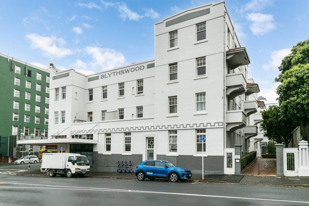 28/3 Aro Street, Aro Valley, Wellington - Carousel 1