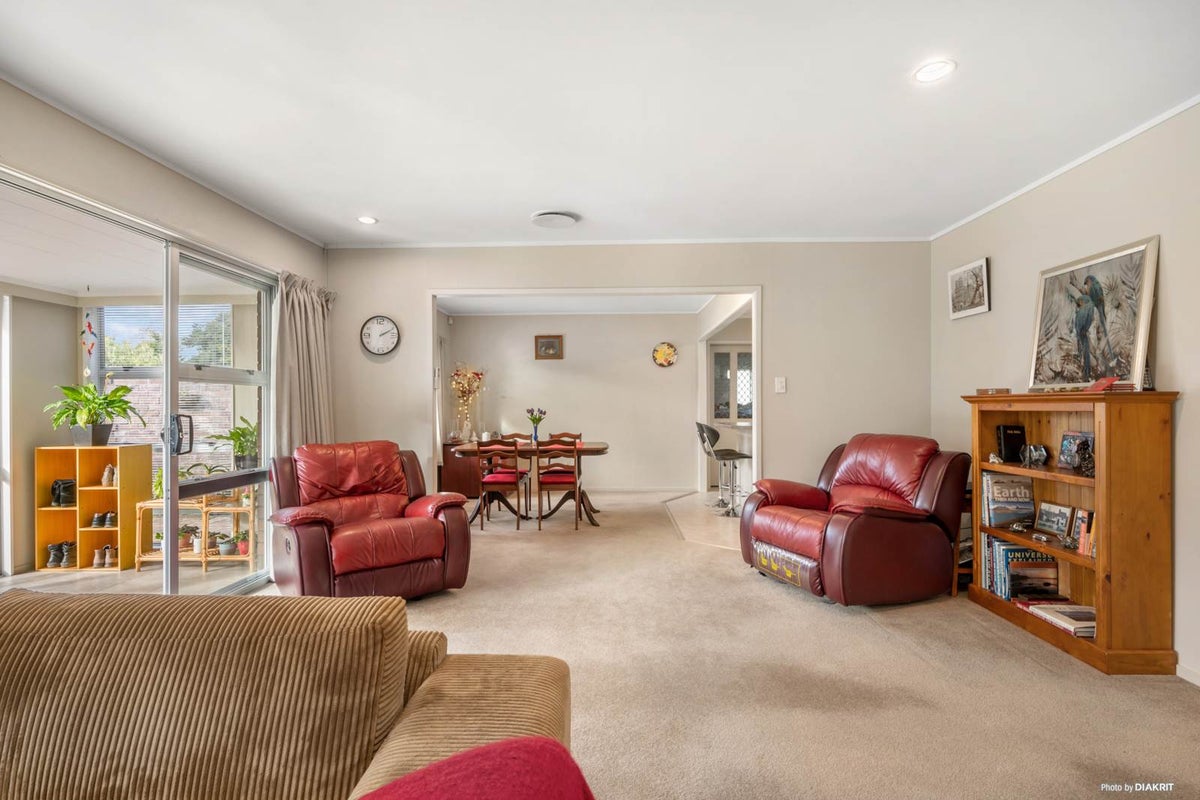 6 Kavanagh Place, Opaheke, Papakura - Carousel 2