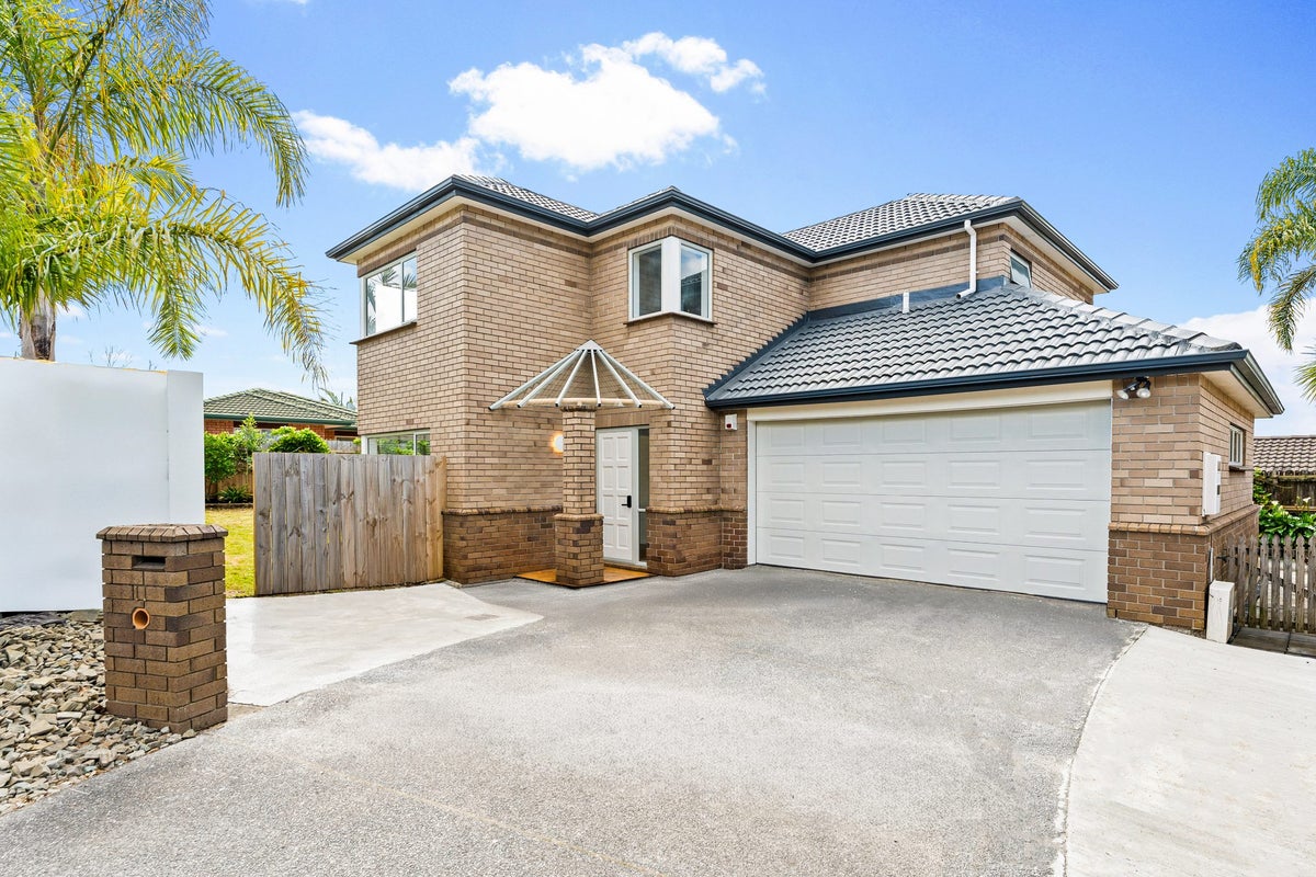 11 Amherst Place, Albany, Auckland - Carousel 1
