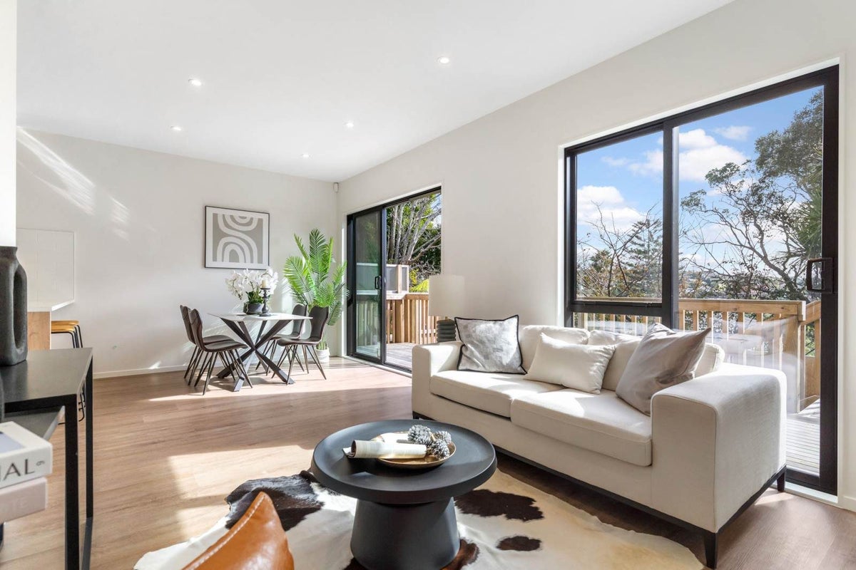 147 Carlisle Road, Northcross, Auckland - Carousel 1