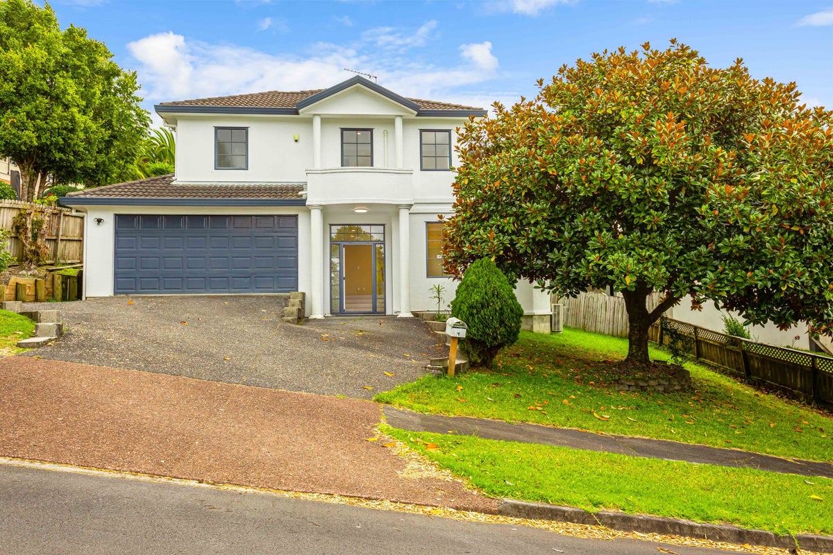 1 San Angelo Court, Henderson, Auckland - Carousel 1