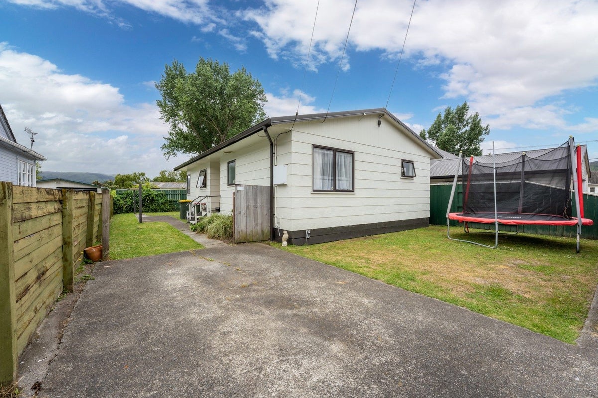 2/19 Hill Grove, Naenae, Lower Hutt - Carousel 1