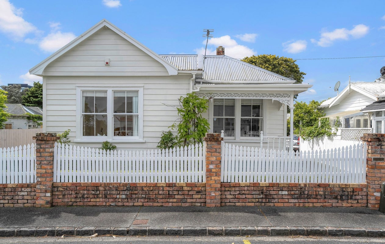 2 Lisnoe Avenue, Mount Eden, Auckland - Carousel 1
