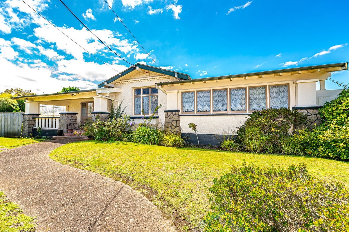28 Carlton Avenue, Gonville, Whanganui - Carousel 1