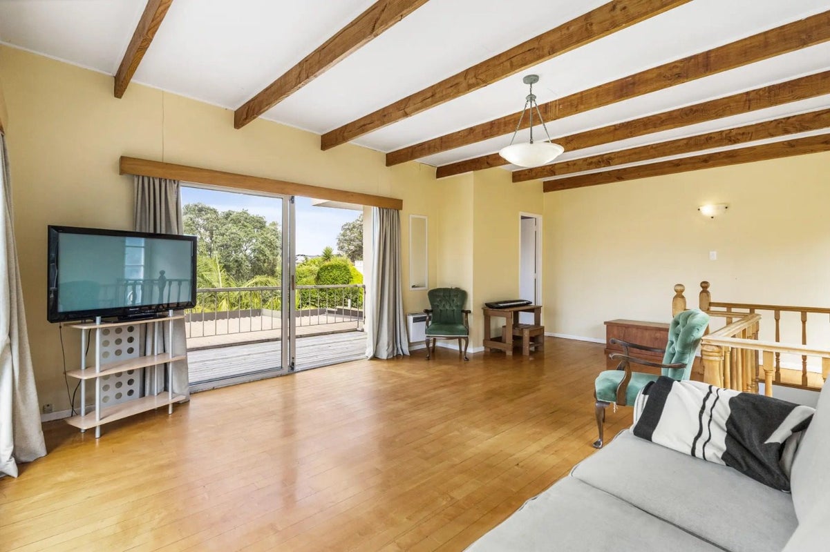 1/74 Beach Road, Castor Bay, Auckland - Carousel 2