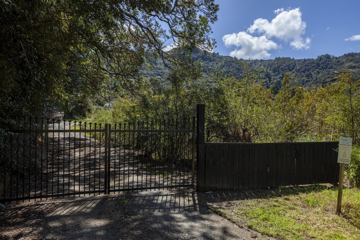 24 Gates Way, Totara North, Kaeo - Carousel 20