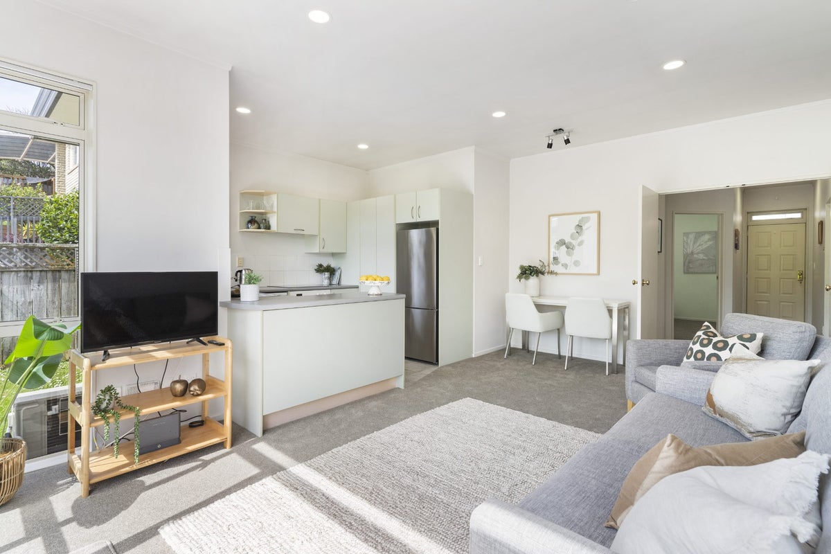 8/1 Gleanor Avenue, Oteha, Auckland - Carousel 2