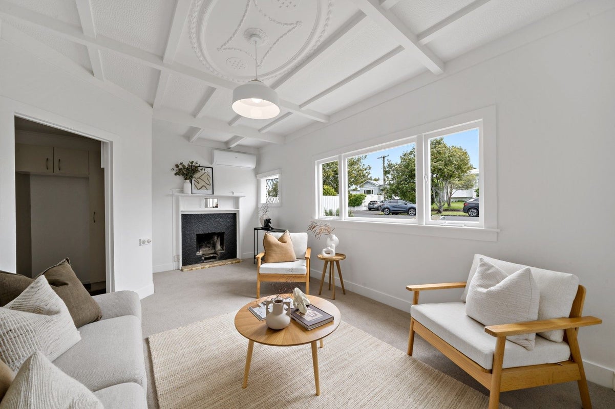 35 Premier Avenue, Point Chevalier, Auckland - Carousel 2