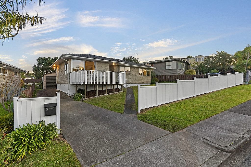 25 Judkins Crescent, Cockle Bay, Auckland - Carousel 2