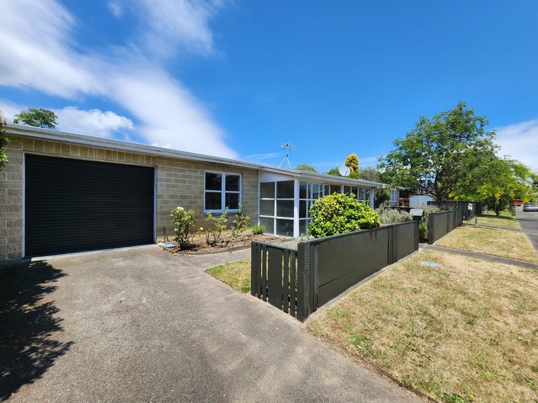 3 Nola Avenue, Raumati Beach, Paraparaumu - Carousel 1
