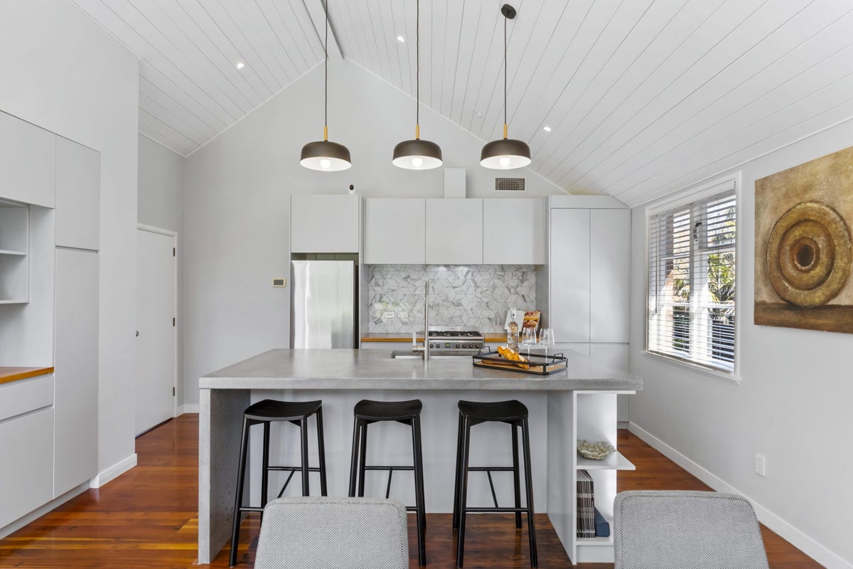 109 Owairaka Avenue, Mount Albert, Auckland - Carousel 2