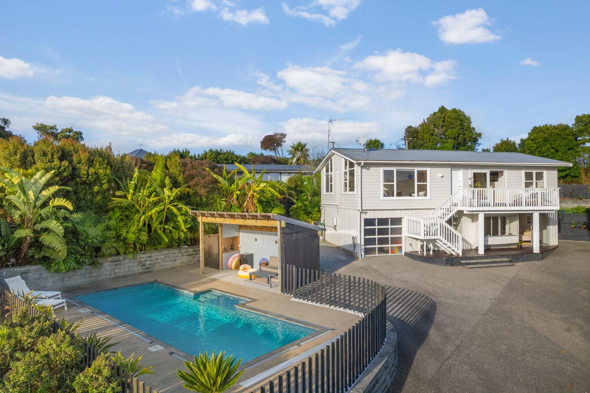 52 Alton Avenue, Hillcrest, Auckland - Carousel 1