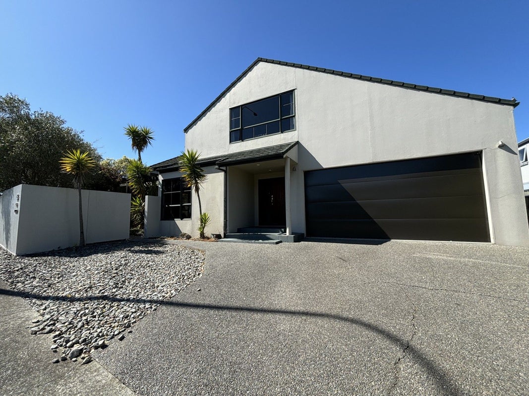 16 Ruapehu Drive, Fitzherbert, Palmerston North - Carousel 2