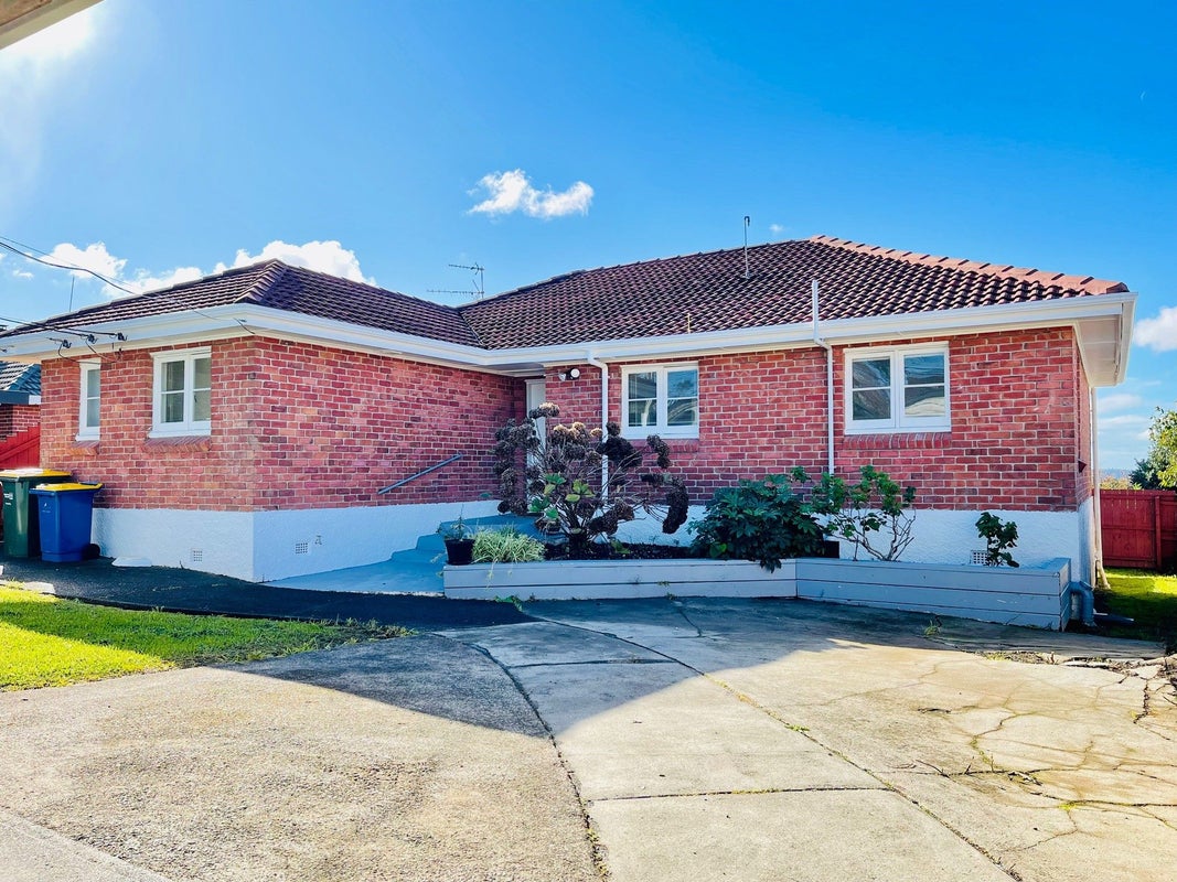 5 Riverview Road, New Lynn, Auckland - Carousel 1