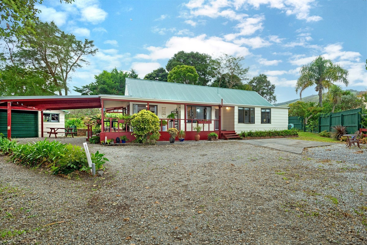 3 Magnolia Street, Outer Kaiti, Gisborne - Carousel 1