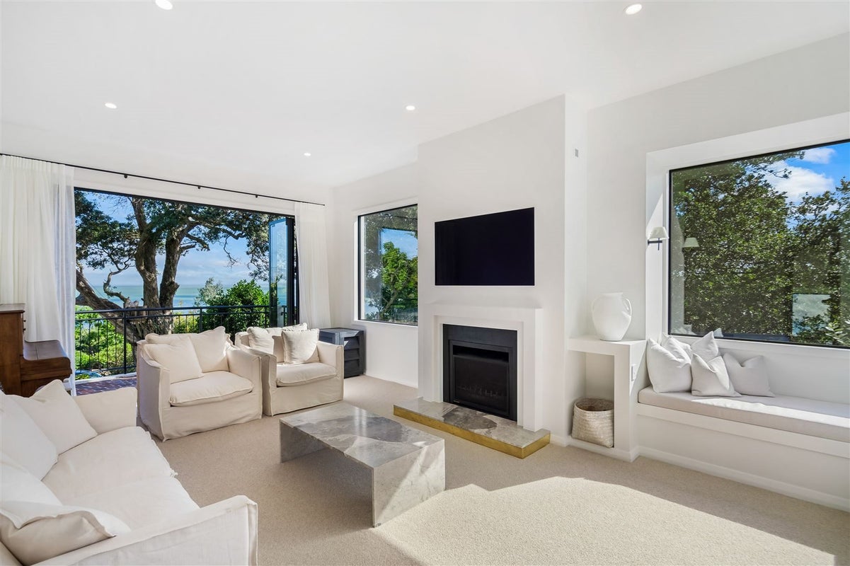 10 Zita Avenue, Matakatia, Whangaparaoa - Carousel 2