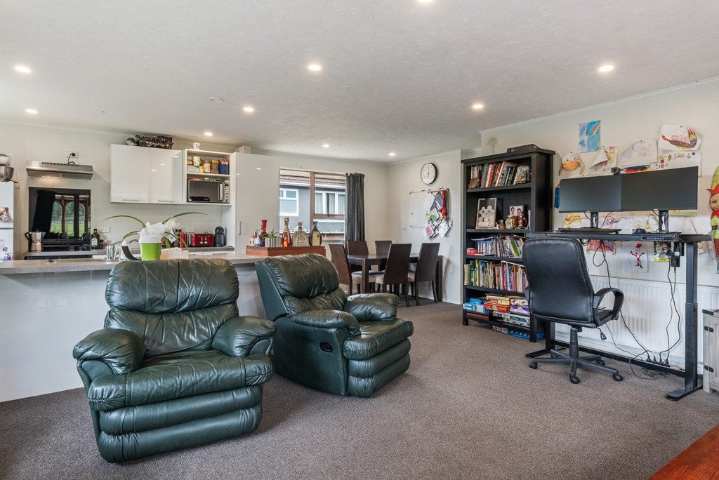 280B Stokes Valley RD, STOKES VALLEY, LOWER HUTT - Carousel 2