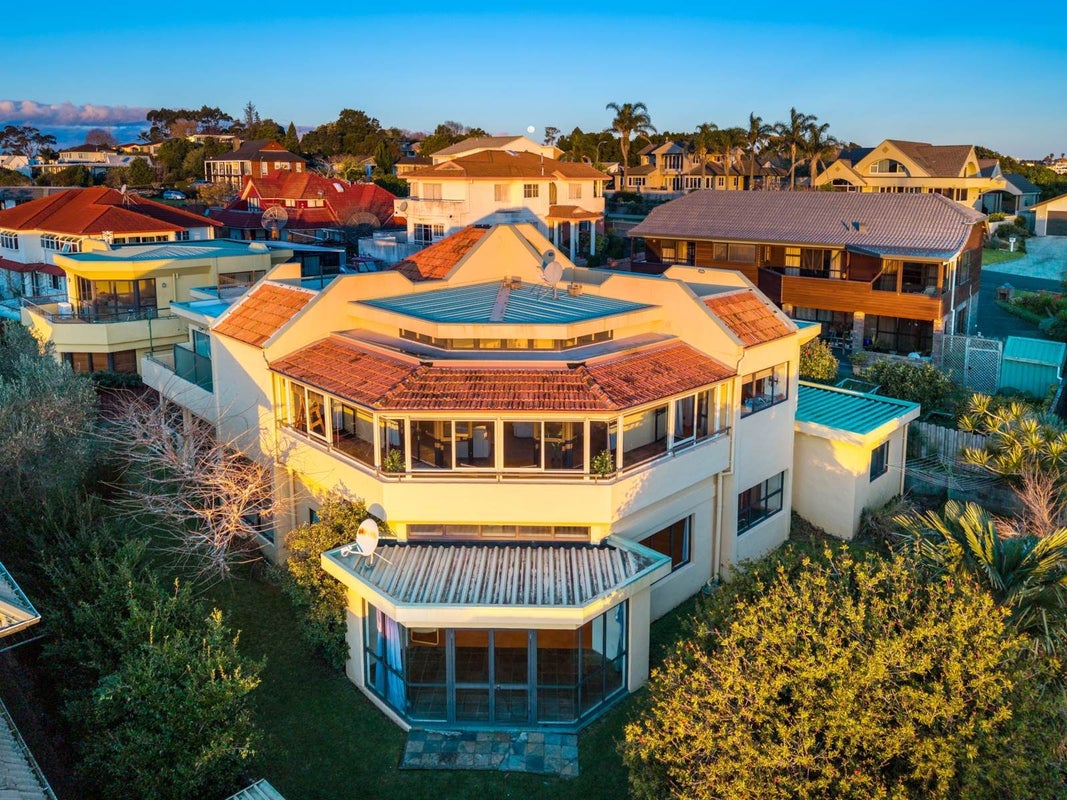 1/5 Rosewood Place, Goodwood Heights, Auckland - Carousel 1