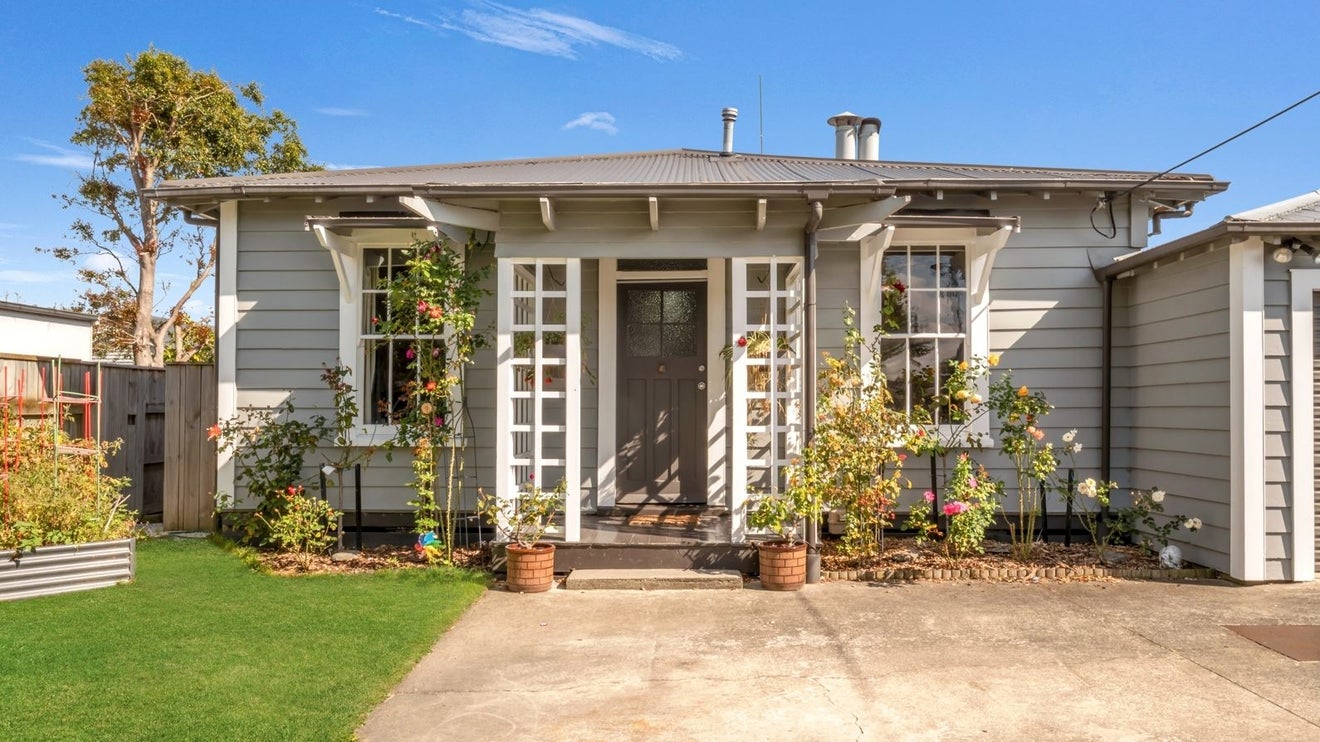 6 Fairs Road, Milson, Palmerston North - Carousel 1