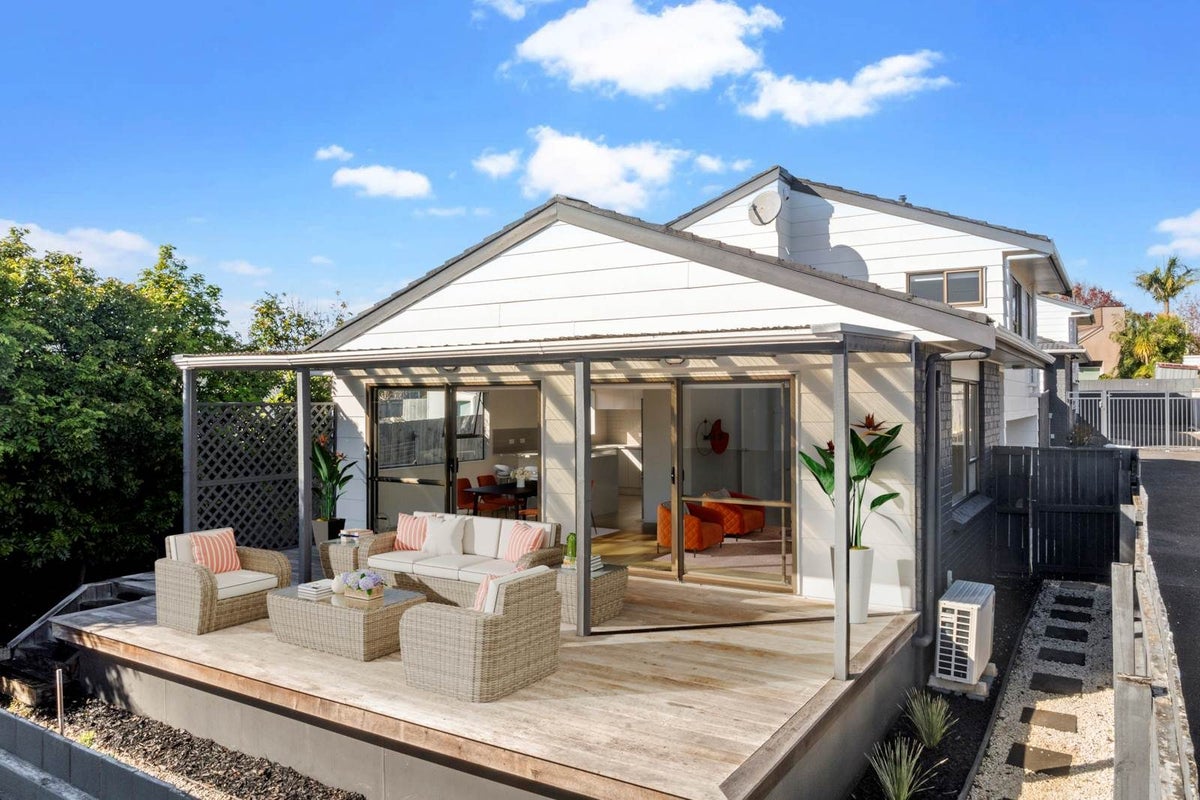 2/17 Oliver Street, Point Chevalier, Auckland City, Auckland - Carousel 1