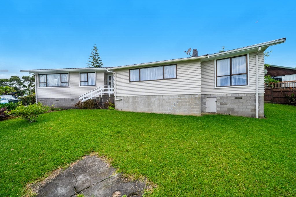 13 Ball Place, Mount Roskill, Auckland - Carousel 1