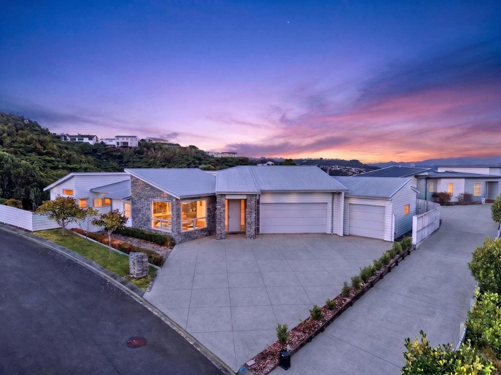 10 Fawcet Place, Belmont, Lower Hutt - Carousel 1