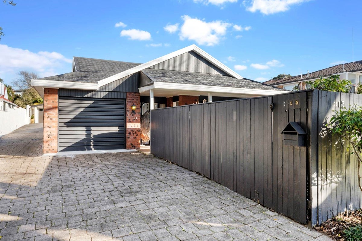 1/15 Cornwall Park Avenue, Epsom, Auckland - Carousel 1