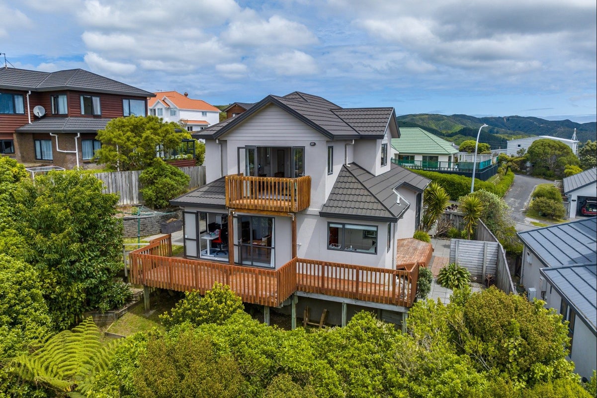 25 Landsdowne Terrace, Karori, Wellington - Carousel 2