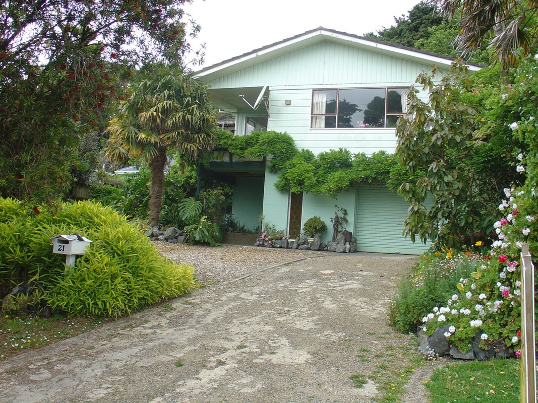 21 Baker Street, Russell, Russell - Carousel 1