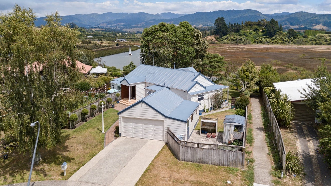 13 Riverlea Drive, Katikati, Katikati - Carousel 1