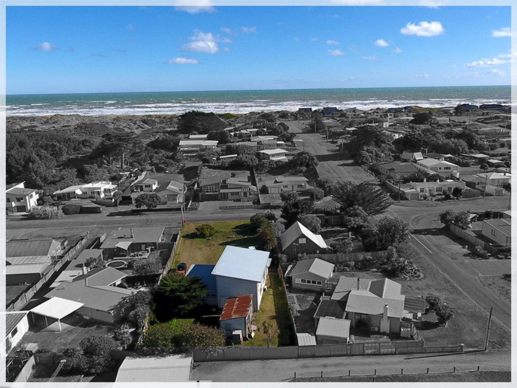 13 Signal Street, Foxton Beach, Foxton - Carousel 1