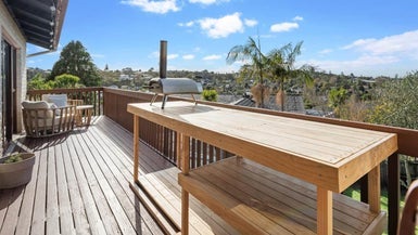 8 Robin Lane, Browns Bay, Auckland - Carousel 1