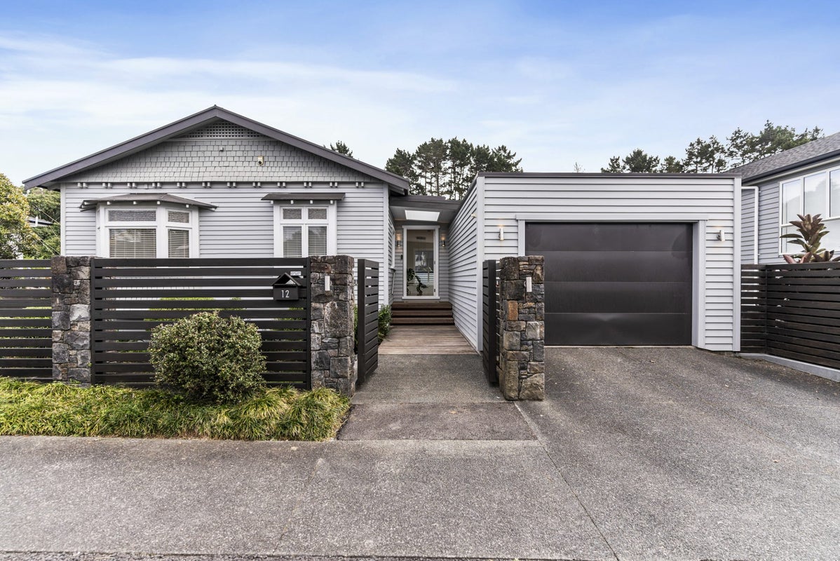 12 Norgrove Avenue, Mount Albert, Auckland - Carousel 1