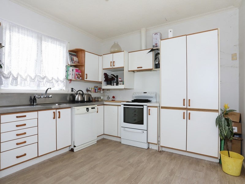 22B Flower Street, Bulls - Carousel 2