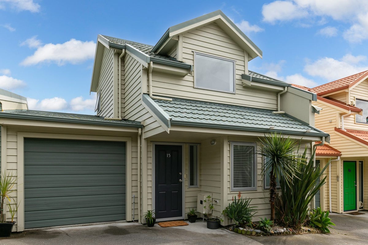 15 Birkhall Grove, Strathmore Park, Wellington - Carousel 1