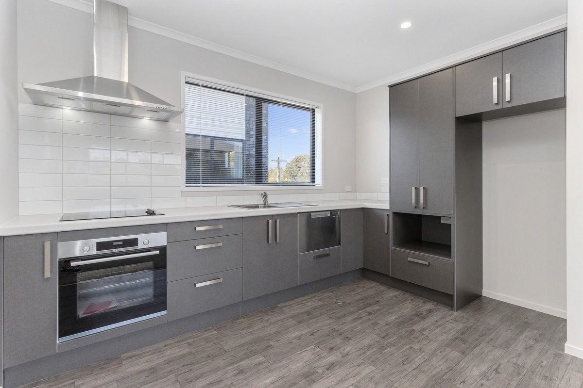 1/88 Carrington Avenue, Silverdale, Hamilton - Carousel 2