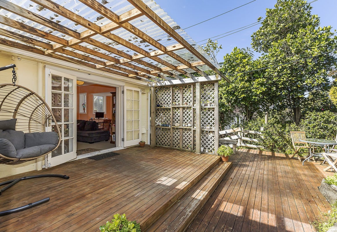 13 St Albans Avenue, Karori, Wellington - Carousel 2