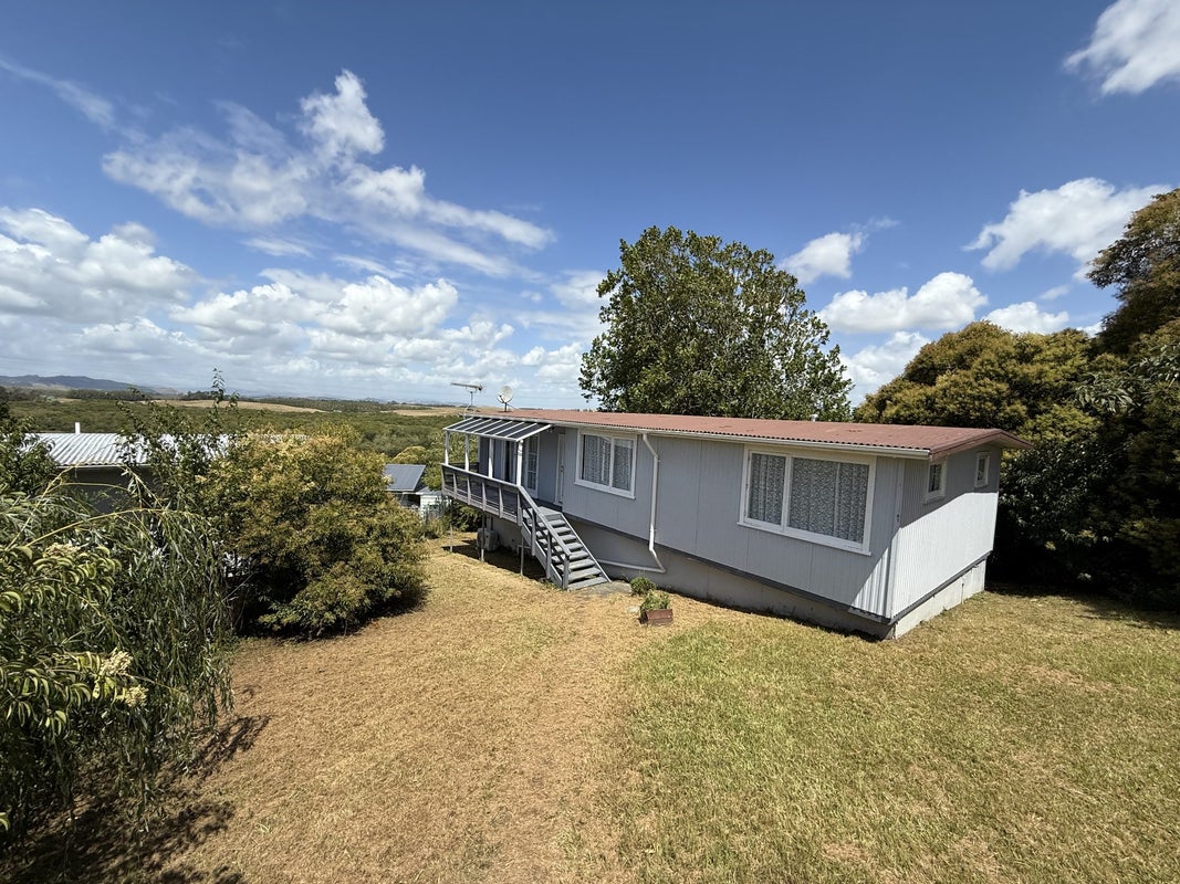 41 Heather Green Avenue, Meremere - Carousel 1