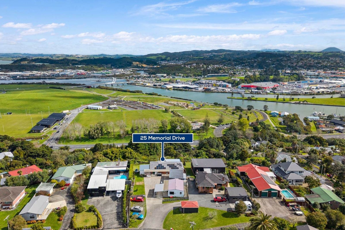25 Memorial Drive, Parahaki, Whangarei, Northland - Carousel 1