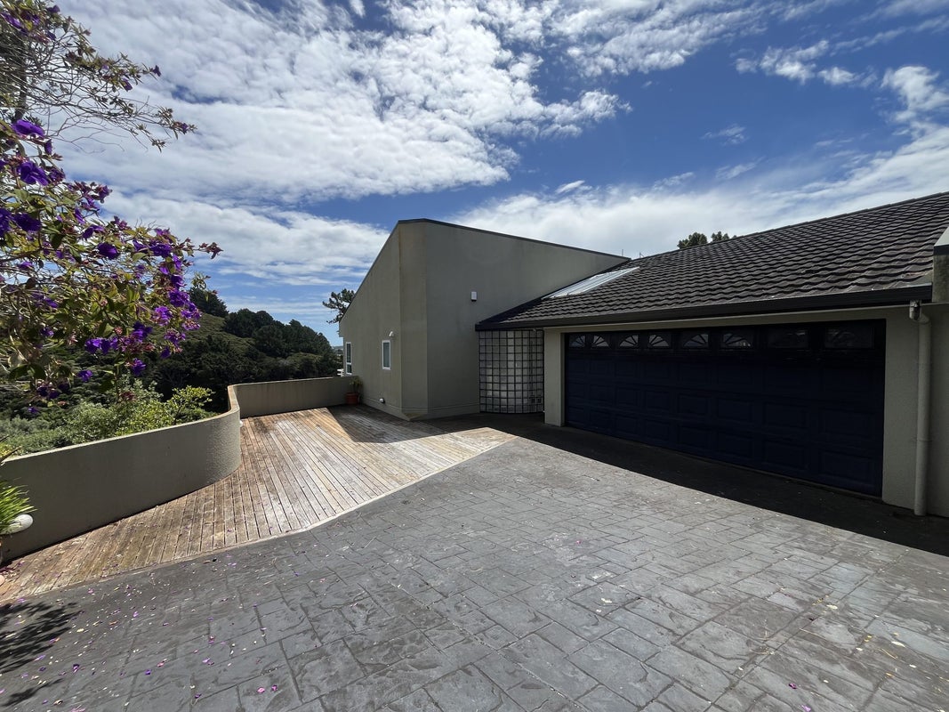 34 Molyneux Close, Whitby, Porirua - Carousel 1