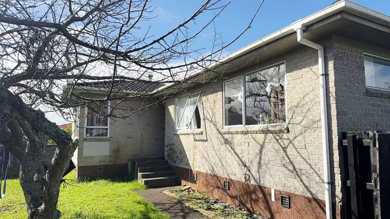 402 Roscommon Road, Clendon Park, Auckland - Carousel 1