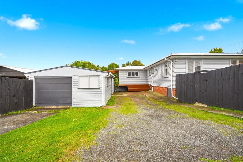 102 Taikata Road, Te Atatu Peninsula, Auckland - Carousel 2
