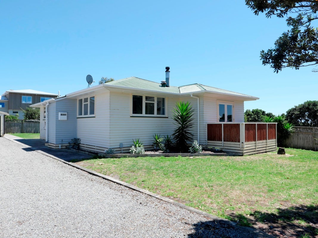 14 Campion Road, Waikanae Beach, Waikanae - Carousel 1