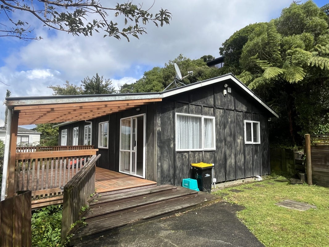 64A Salford Street, Newlands, Wellington - Carousel 1